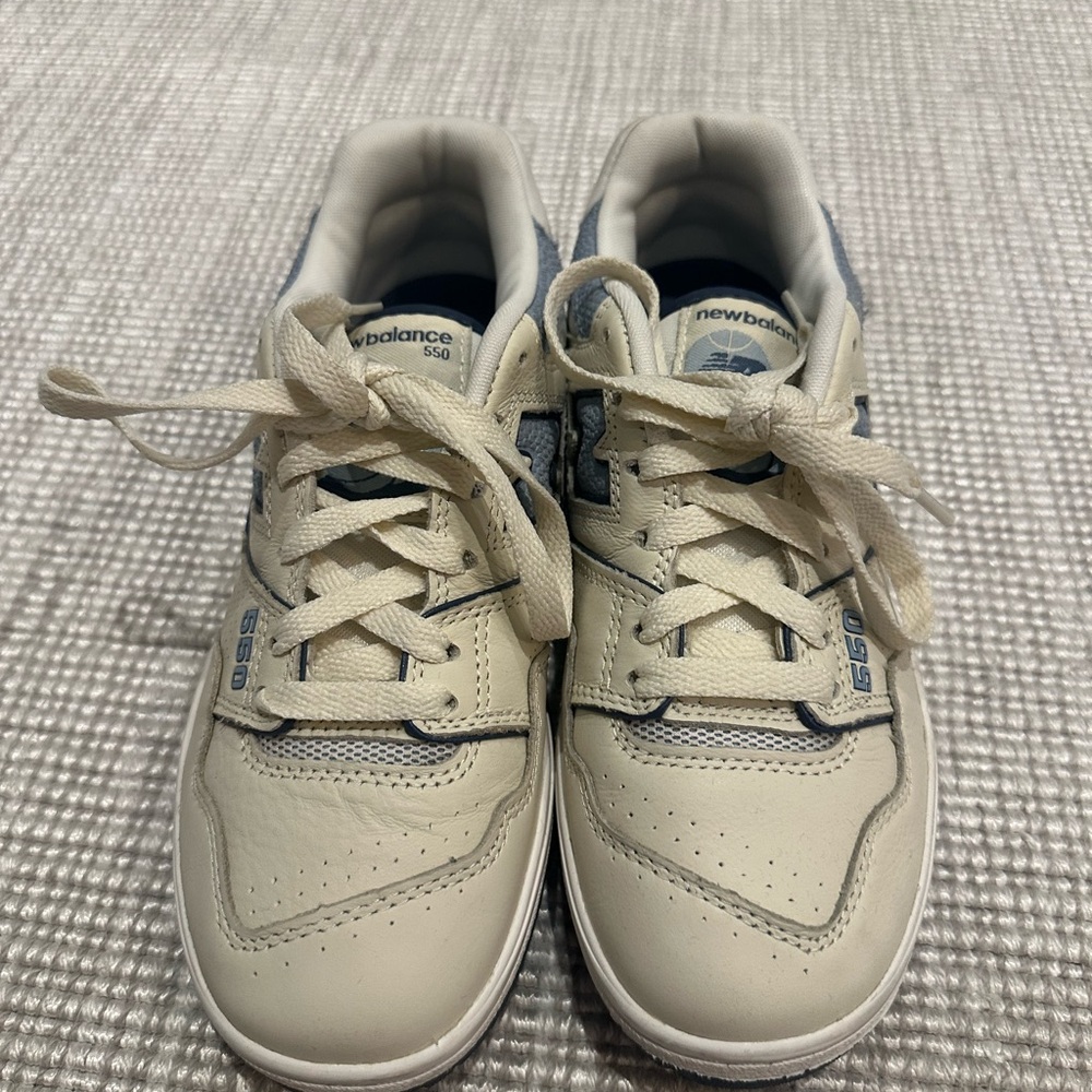 New Balance • 550s  • Boys 5/ Women 7 - Picture 2 of 5